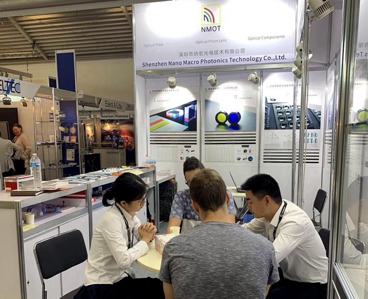 歐洲客戶正在了解濾光片產品