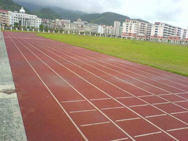 橡膠跑道怎樣才能分析質(zhì)量標(biāo)準(zhǔn)？